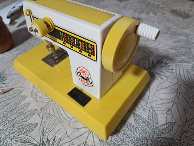 Maqina de coser joal