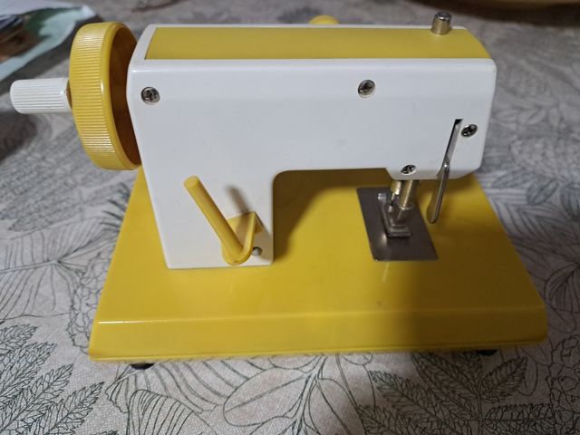 Maqina de coser joal