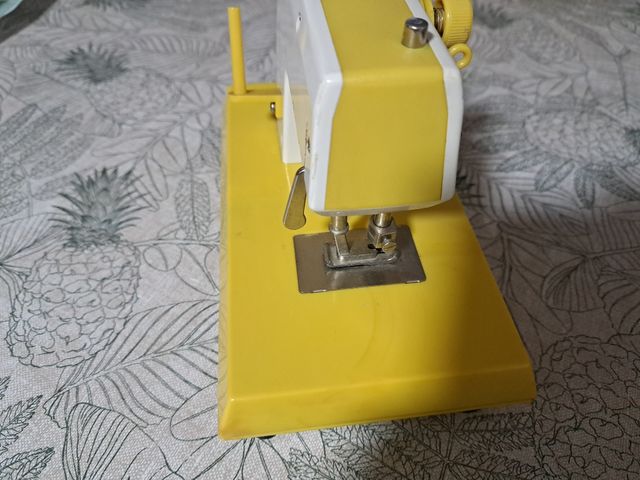 Maqina de coser joal