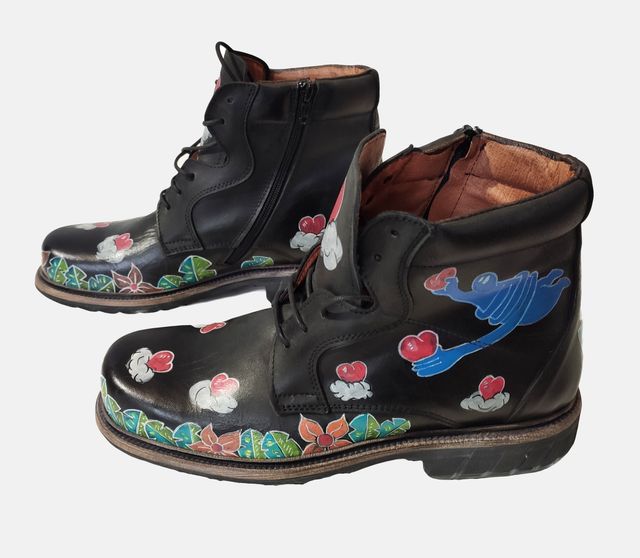 STIVALI DA UOMO, STIVALI IN PELLE, STIVALI VERNICIATI.