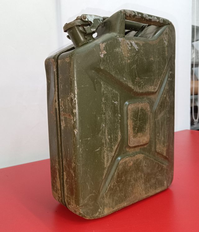 BOMBOLA DI GAS, VECCHIA BOMBOLETTA METALLICA MILITARE