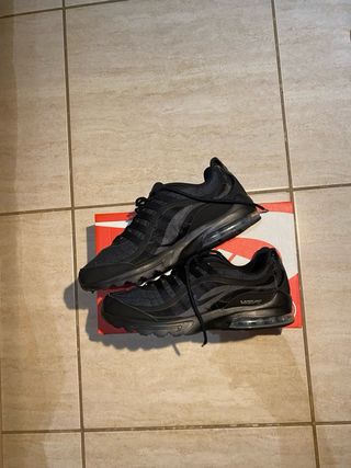 nike vgr negras de segunda mano por 40 EUR en Urbanizacion Tabaiba en  WALLAPOP
