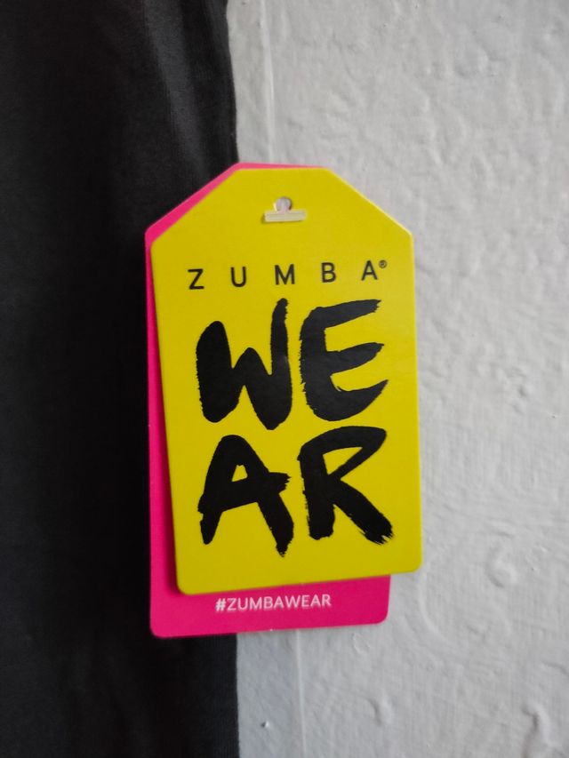 Camiseta negra de Zumba