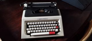 MAQUINA DE ESCRIBIR OLIVETTI