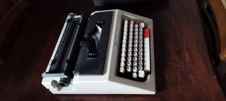 MAQUINA DE ESCRIBIR OLIVETTI