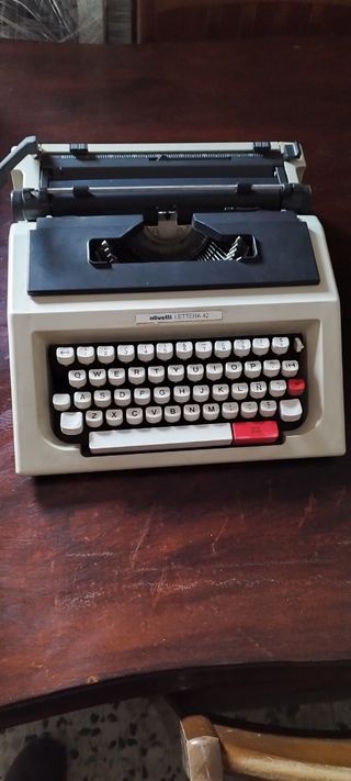 MAQUINA DE ESCRIBIR OLIVETTI
