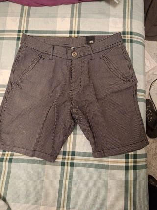 Pantalón corto marca 𝙅𝙖𝙘𝙠𝙟𝙤𝙣𝙚𝙨
