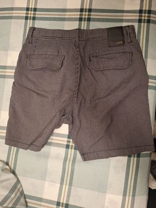 Pantalón corto marca 𝙅𝙖𝙘𝙠𝙟𝙤𝙣𝙚𝙨