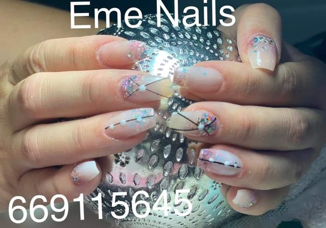 Maquilladora social y peluquera 