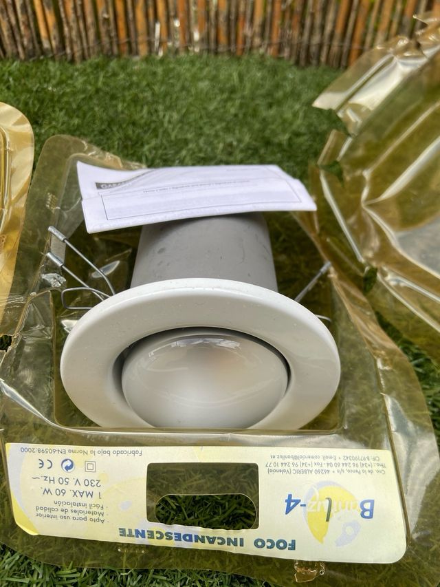 Duas novas lâmpadas incandescentes