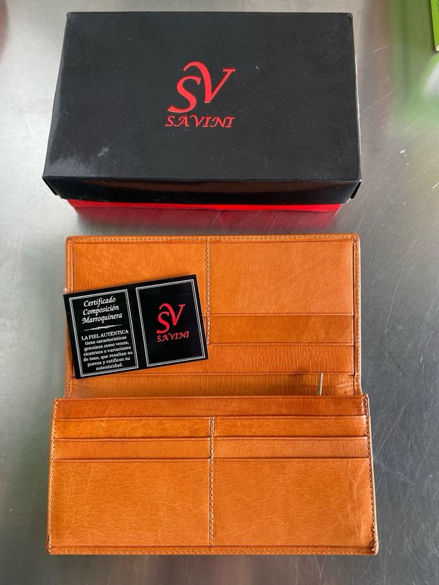Carteira nova em couro de vaca
