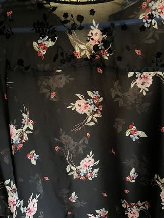 Blusa negra semitransparente