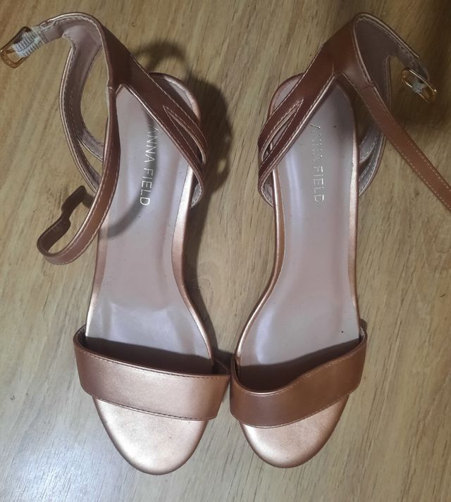 Sandalias doradas Anna Field talla 37=7€