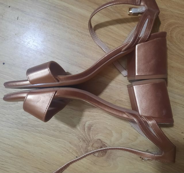 Sandalias doradas Anna Field talla 37=7€