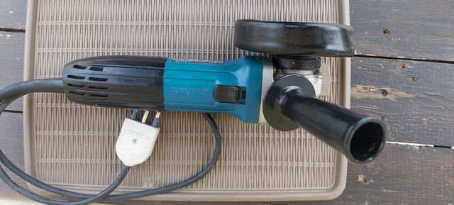 Smerigliatrice angolare MAKITA