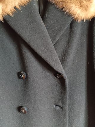 Cappotto sartoriale con collo di volpe