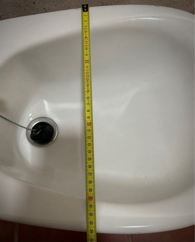 Bide con grifo y latiguillos