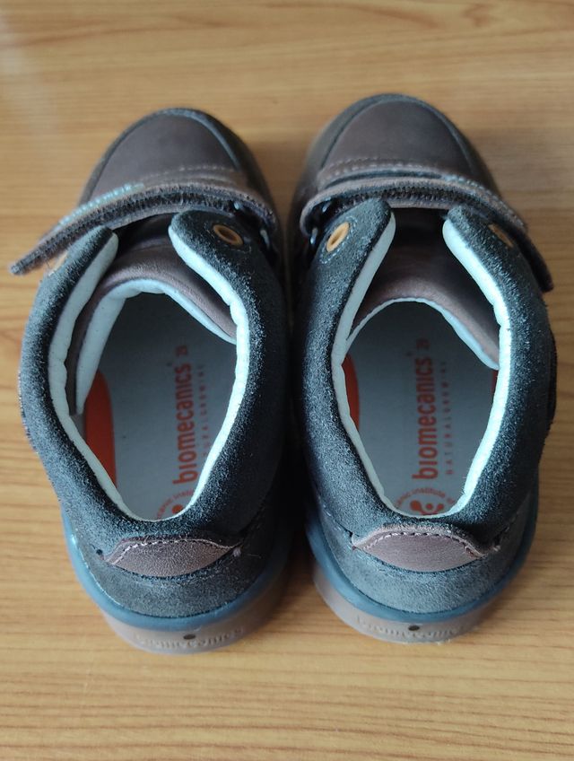 Botín infantil marrón Biomecanics T29 NUEVO