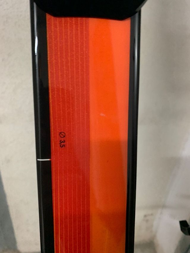 Esquís con anclajes. Drive X 06