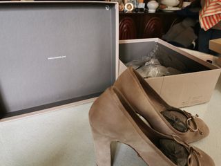 Zapatos tacón beige Uterque