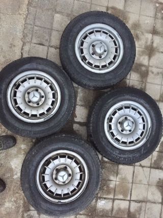  llantas de Mercedes clásico en 14 pulgadas.