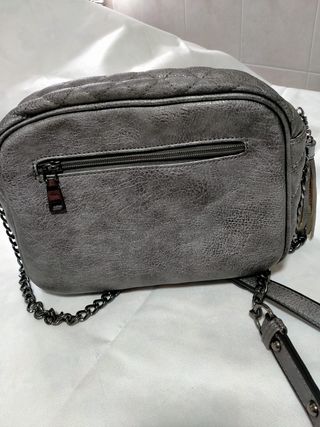 Bolso gris con logo