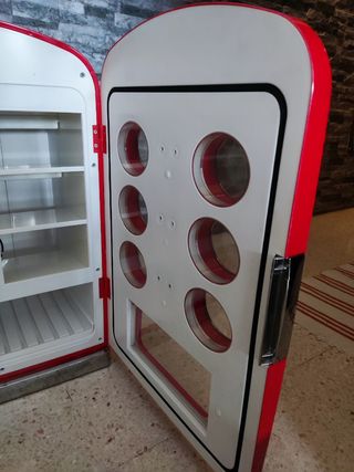 Nevera dispensador de latas