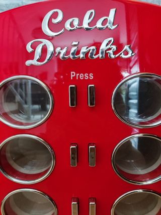 Nevera dispensador de latas