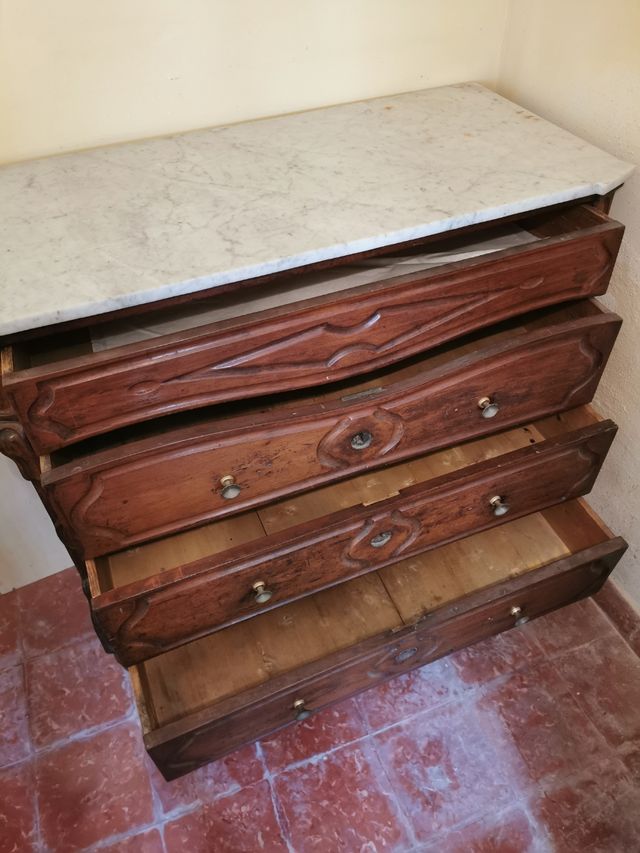 Comoda isabelina antigua de caoba y mármol