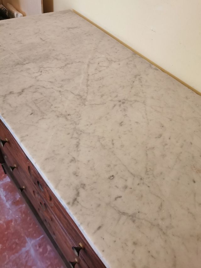 Comoda isabelina antigua de caoba y mármol