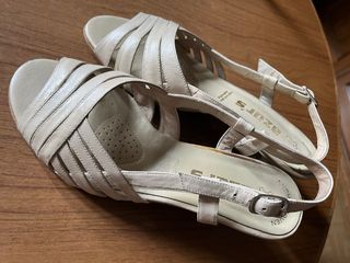 Sandalia de tiras beige señora