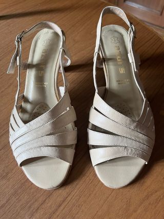 Sandalia de tiras beige señora