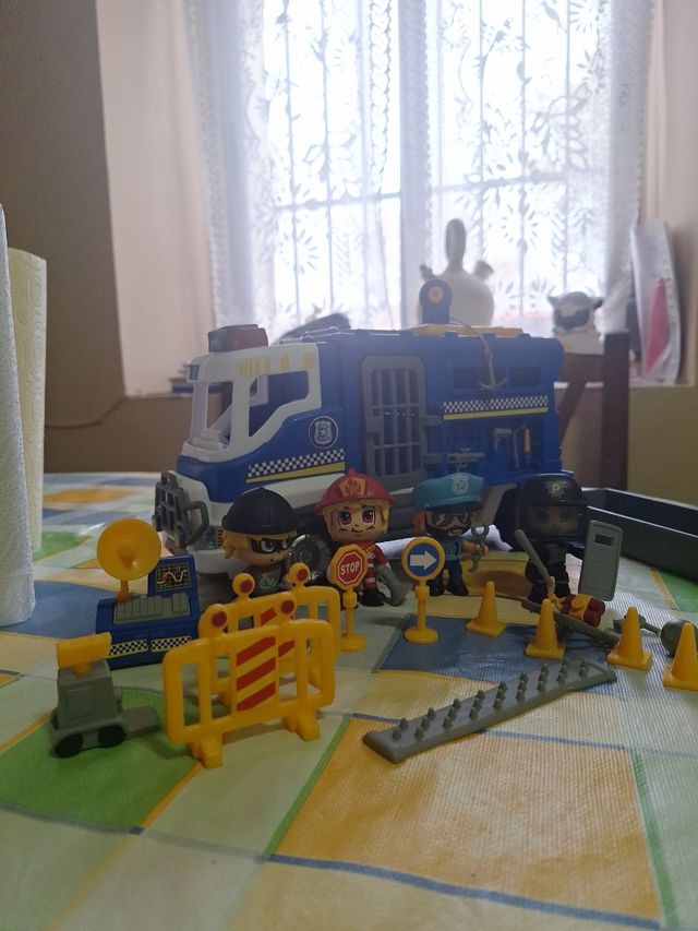 Furgon Policial Pinypon Action