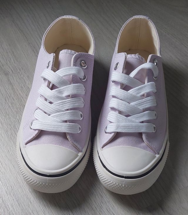 A ESTRENAR ZAPATILLAS NIÑA