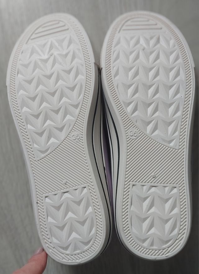 A ESTRENAR ZAPATILLAS NIÑA