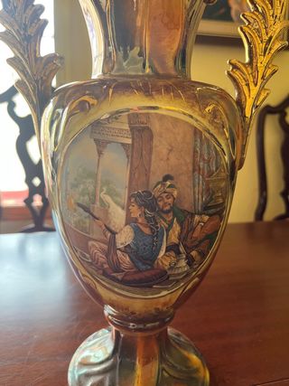 Jarrón dorado antiguo Vintage.