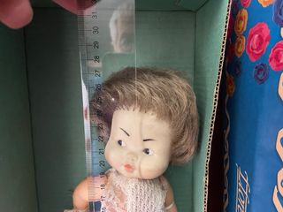 DUE VECCHIE BAMBOLE CON LA LORO CUSTODIA