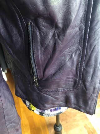 Cazadora cuero morado oscuro