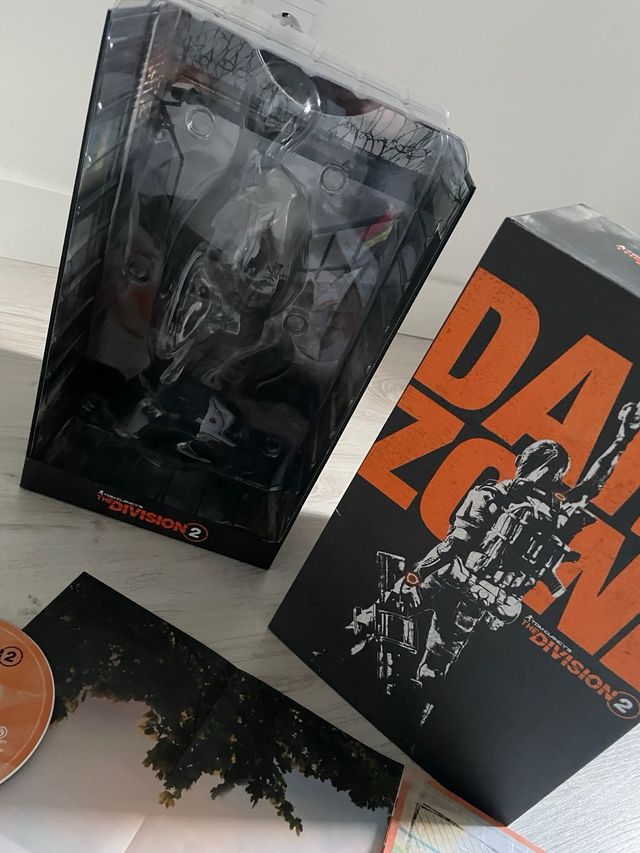 Caja The Division 2 y merchan (leer descripción)