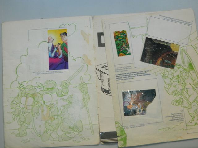 Album de Danone Tortugas Ninja con pegatinas.