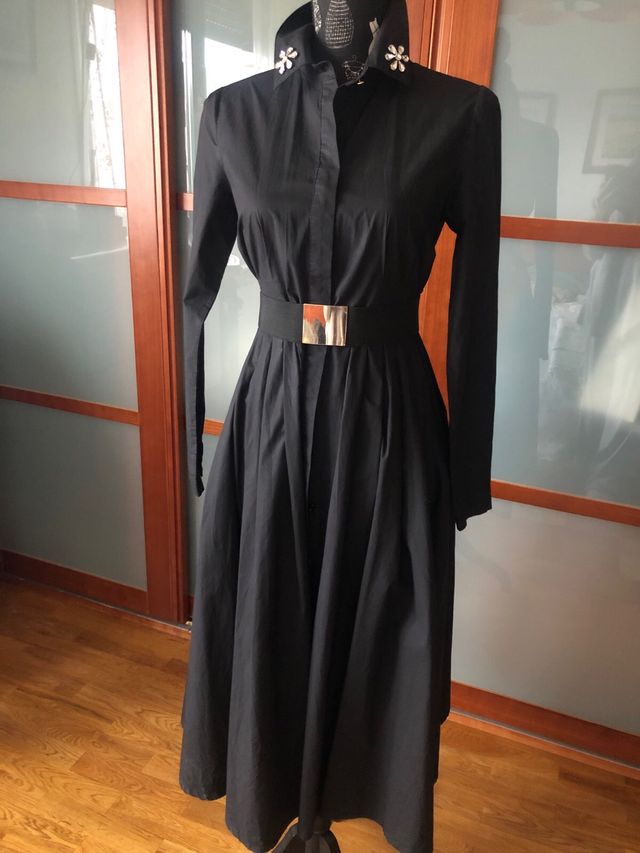 Vestido negro camisero de Teria Yabar