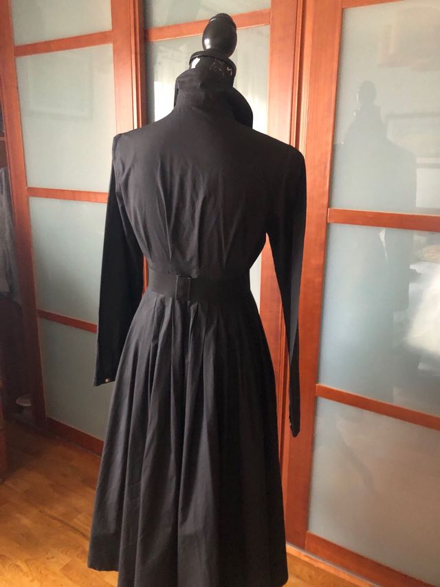 Vestido negro camisero de Teria Yabar