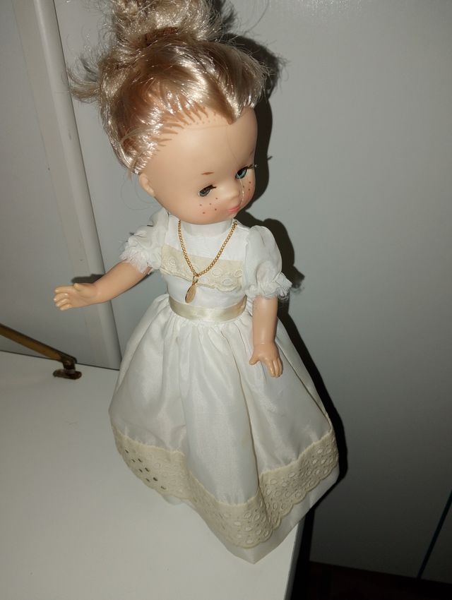 Muñeca Lesly de Famosa