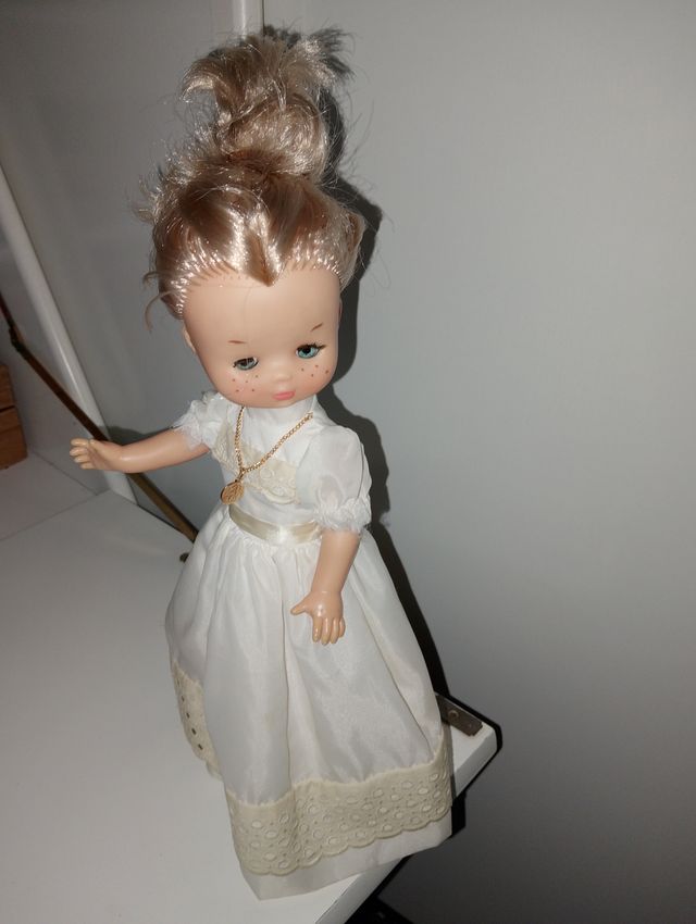 Muñeca Lesly de Famosa