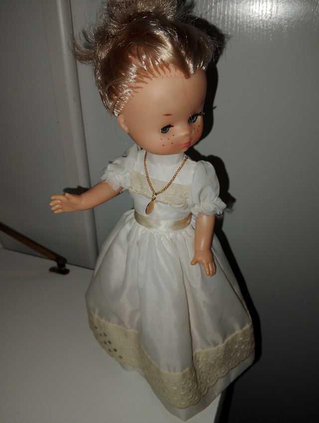 Muñeca Lesly de Famosa