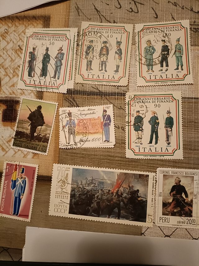 LOTE 50 SELLOS ANTIGUOS SOLDADOS