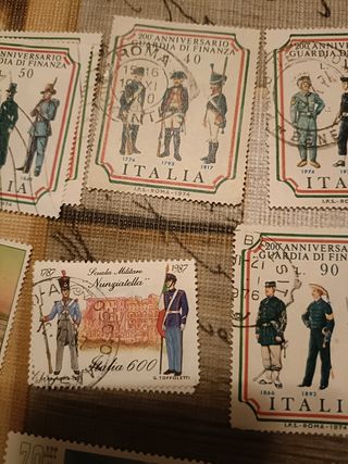 LOTE 50 SELLOS ANTIGUOS SOLDADOS