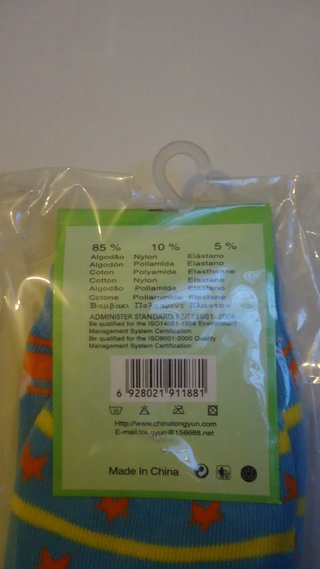 Calcetín azul con manzana