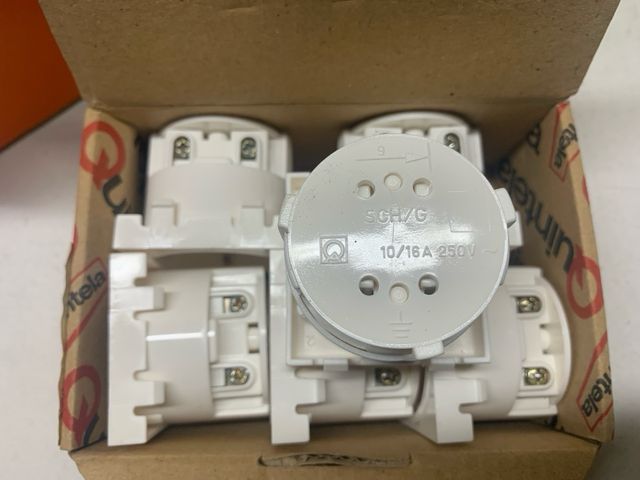 Base schuko posicionable Serie SCH/GB.