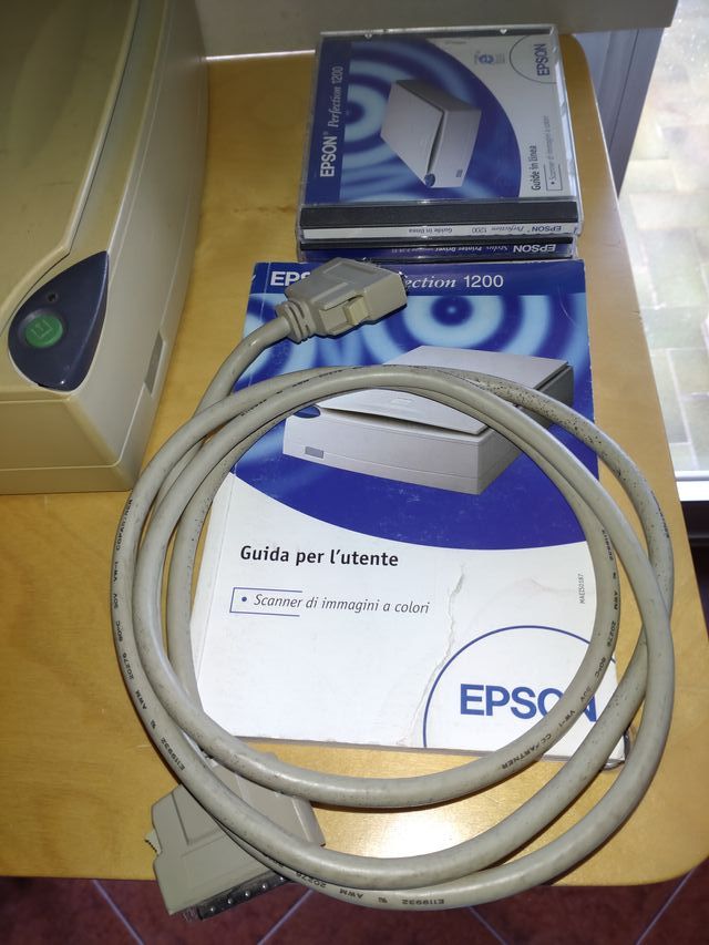 Escáner Epson Perfection 1200S